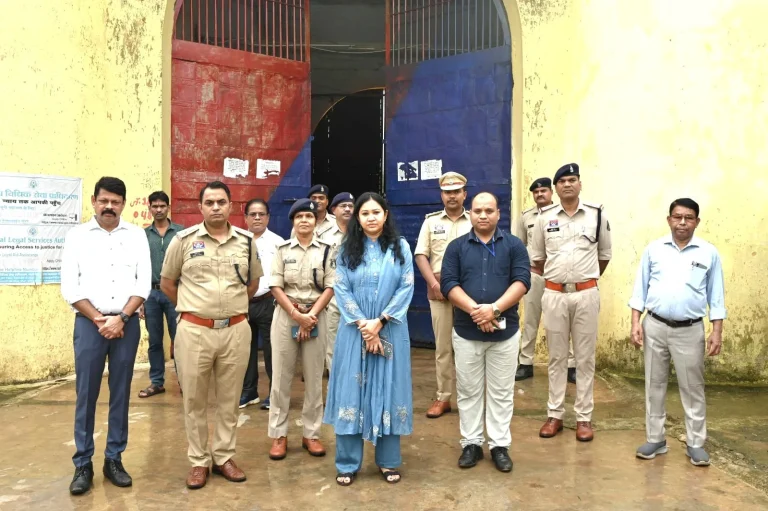 सारंगढ़ उप जेल का कलेक्टर-एसपी ने किया निरीक्षण, बंदियों की सुरक्षा और स्वास्थ्य सुविधाओं का लिया जायजा