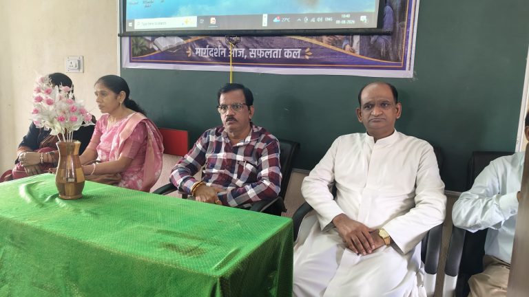 पुसौर में 10वीं-12वीं के मेधावी विद्यार्थियों के लिए मार्गदर्शन कैंप आयोजित हुआ। बोर्ड परीक्षा 2027 में 90% से अधिक अंक और मेरिट में स्थान बनाने की रणनीति बताई गई।